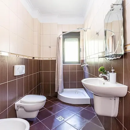 Charm 3, 1br Ap, Kitchen, Parking & Patio Apartament