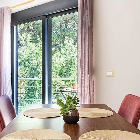 Charm 3, 1br Ap, Kitchen, Parking & Patio Saranda