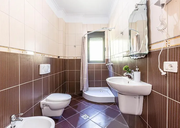 Charm 3, 1br Ap, Kitchen, Parking & Patio Appartamento