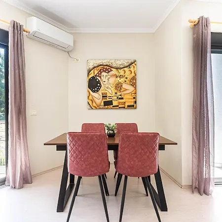 Daire Charm 3, 1br Ap, Kitchen, Parking & Patio *