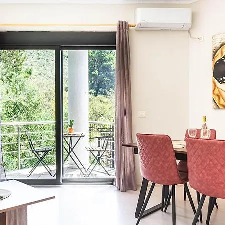 Charm 3, 1br Ap, Kitchen, Parking & Patio Appartamento *