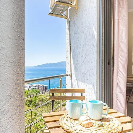 Appartamento Charm 3, 1br Ap, Kitchen, Parking & Patio Sarandë
