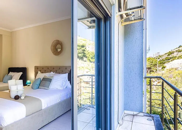 Charm 3, 1br Ap, Kitchen, Parking & Patio Daire Saranda