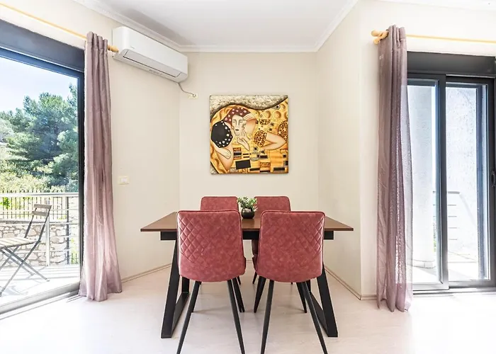 Daire Charm 3, 1br Ap, Kitchen, Parking & Patio *