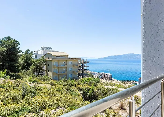 Charm 3, 1br Ap, Kitchen, Parking & Patio *