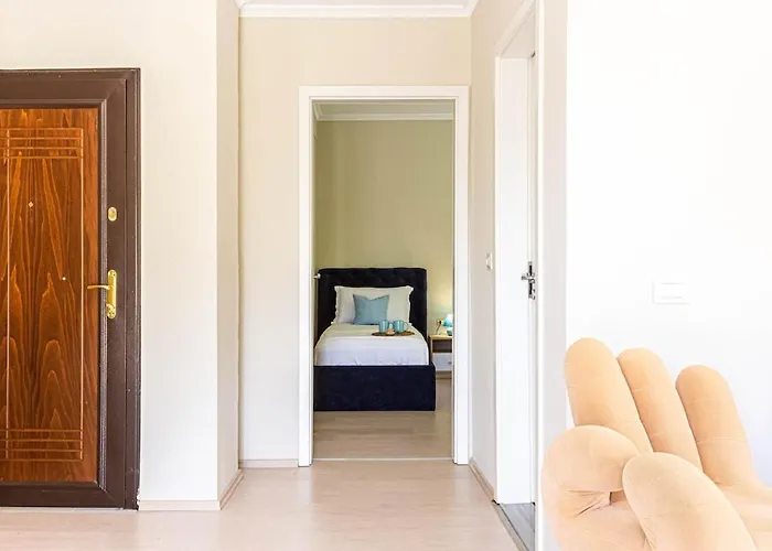 Charm 3, 1br Ap, Kitchen, Parking & Patio