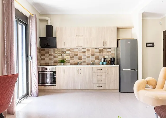 Charm 3, 1br Ap, Kitchen, Parking & Patio