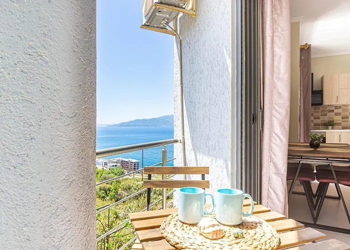 Daire Charm 3, 1br Ap, Kitchen, Parking & Patio Saranda